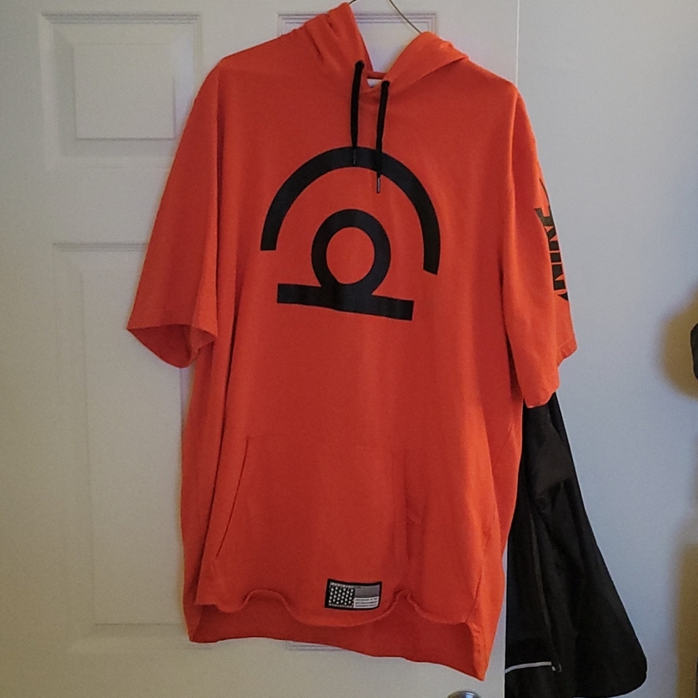 Like New Nike Pivot short sleeve Hoodie